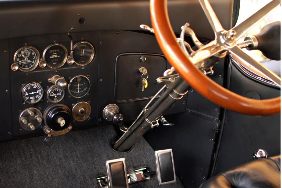  Pierce-Arrow Model 48 7-Passenger Touring 1915 года  (фото 12 из 16)